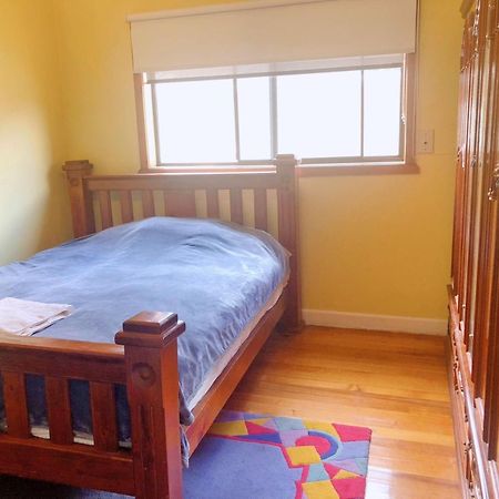 A Single Room Near The Railway Station Melbourne Exterior photo