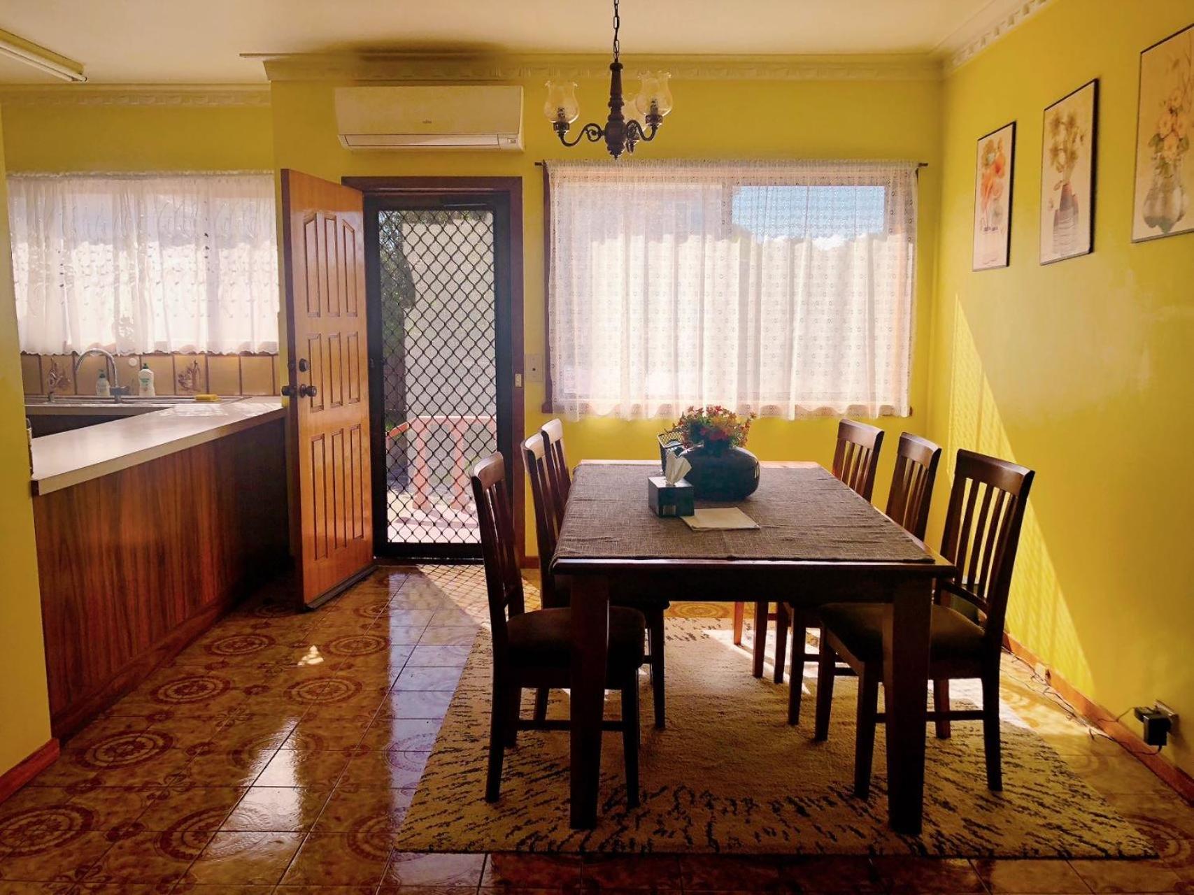 A Single Room Near The Railway Station Melbourne Exterior photo